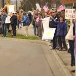 Sequim Gazette photo by Matthew Nash/
Participants in the No Kings 3 rally stretched from the River Road roundabout to the Ninth Avenue roundabout on both sides of West Washington Street.