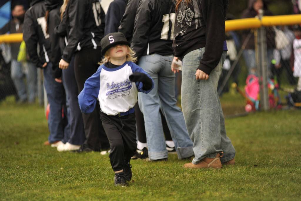 Sequim Gazette photo by Matthew Nash/
A Kinder T-ball player with Integrity Pumps & Filtration runs onto Don Knapp Field on April 11 during the Player Parade.