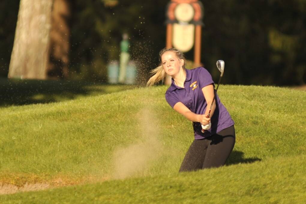 Sequim Gazette photo by Matthew Nash/
Kaiya Robinson shoots from a bunker at The Cedars at Dungeness on April 23 during a match with Kingston.
