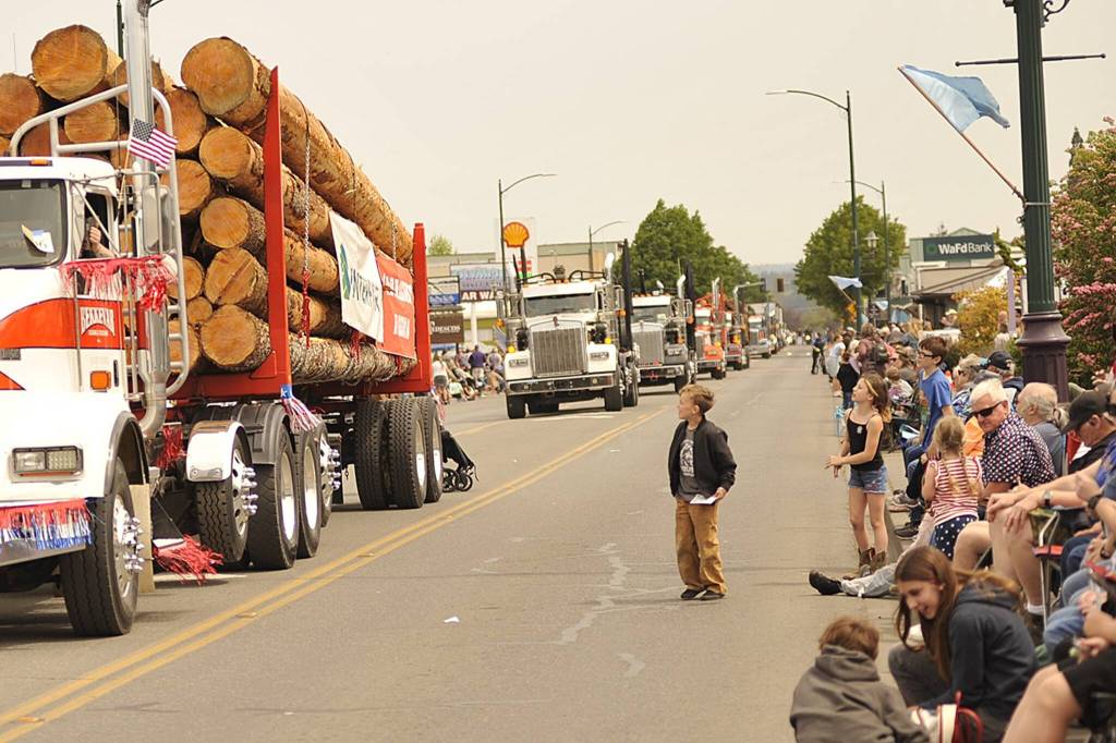Sequim Gazette photos by Matthew Nash 
Parade watchers interact with log trucks as they drive down Washington Street during the Grand Parade.